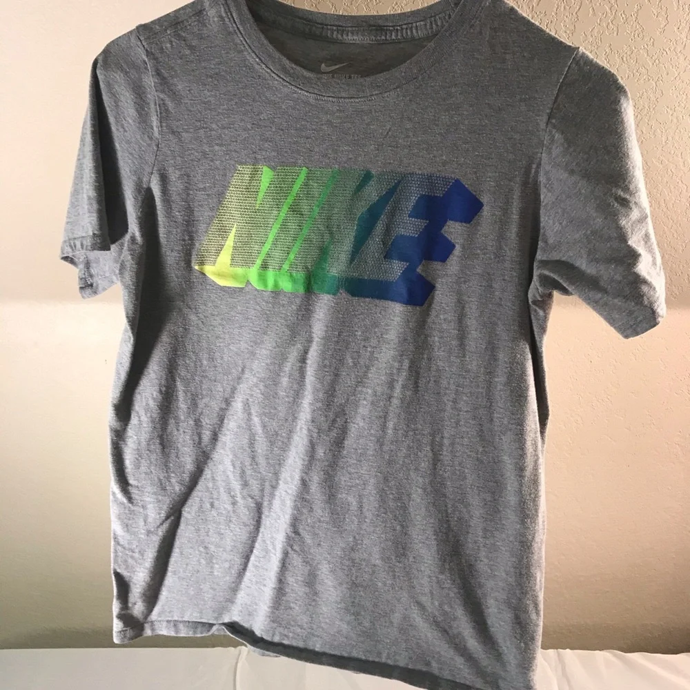 Nike tee shirt size large